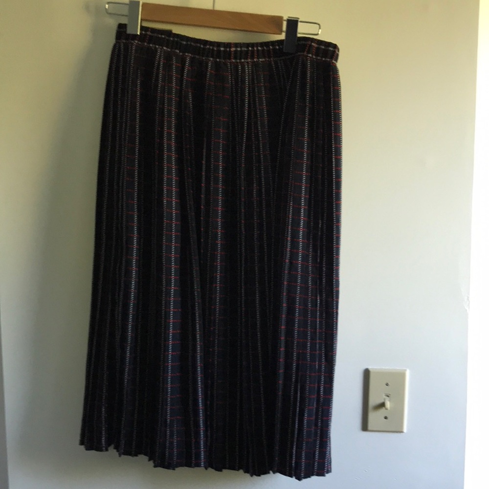 NWT Banana Republic pleated skirt navy size M